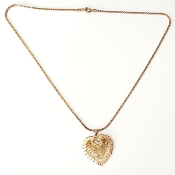Gold tone double heart wire wrapped pendant necklace - Picture 10 of 14